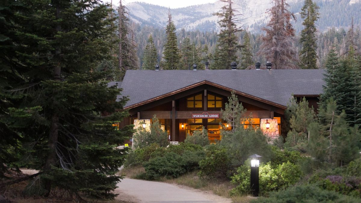 Wuksachi Lodge and Restaurant sequoia and king canyon national parks accessibility
